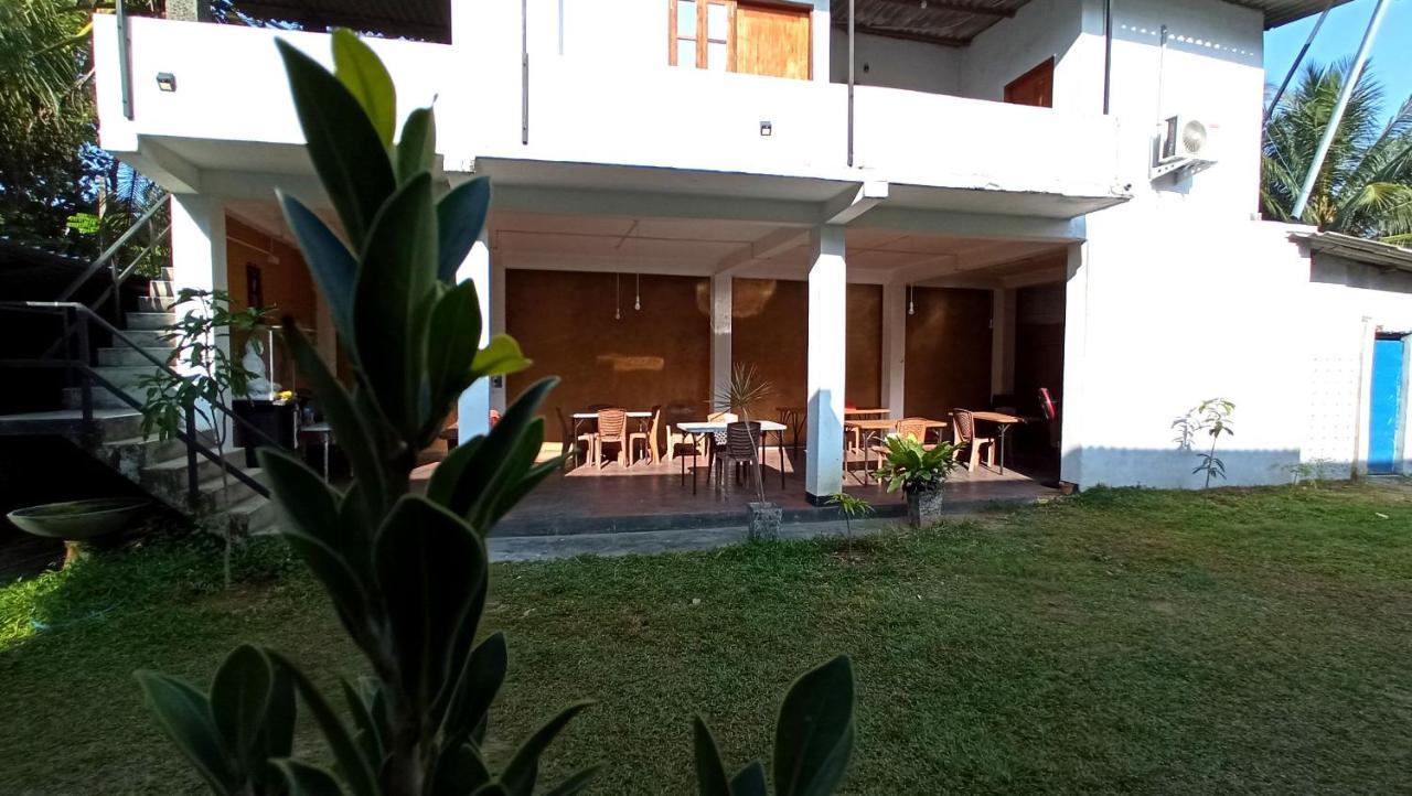 Hotel 4U Udawalawe Exterior photo