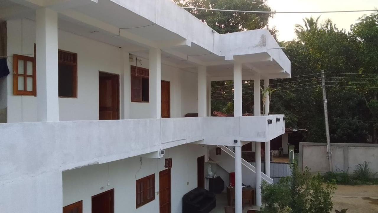 Hotel 4U Udawalawe Exterior photo