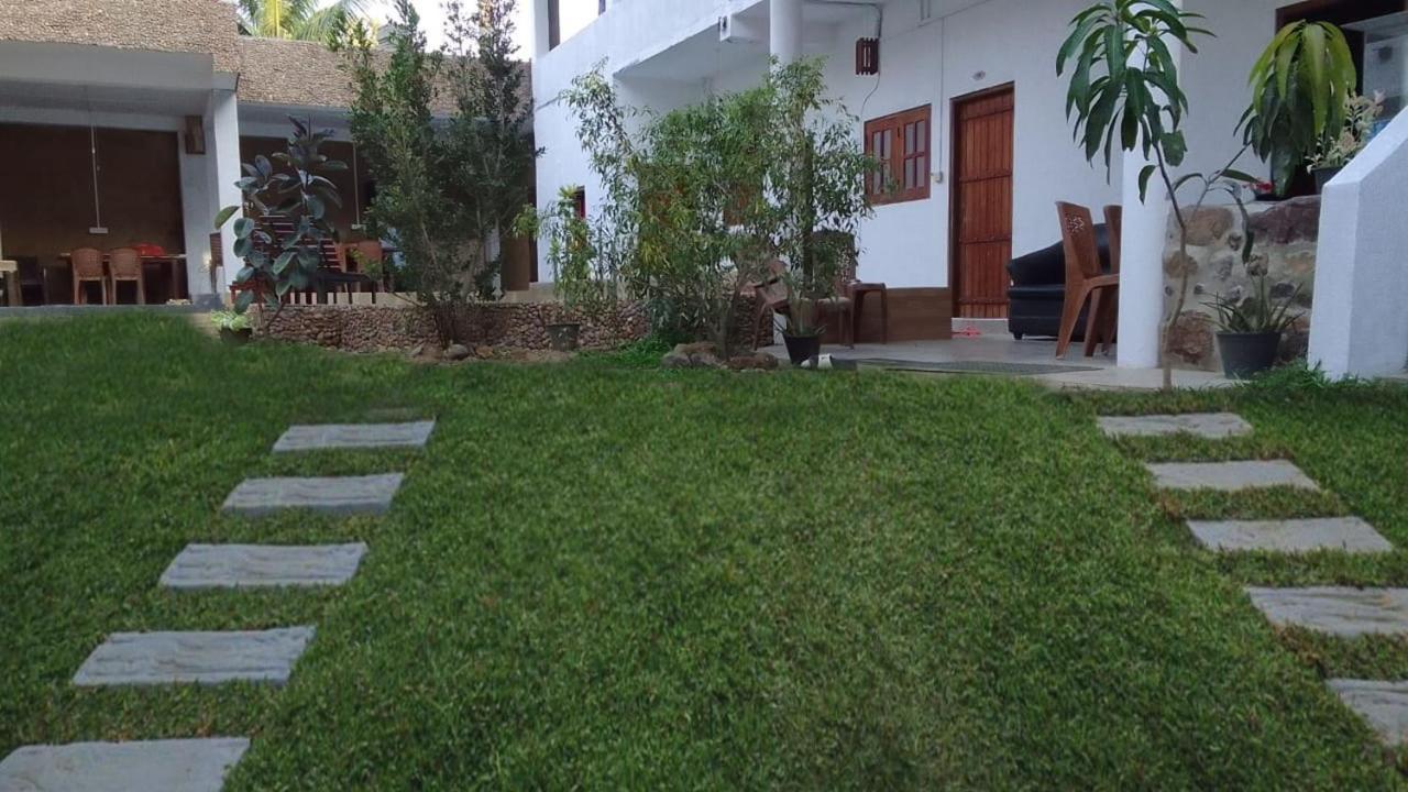 Hotel 4U Udawalawe Exterior photo